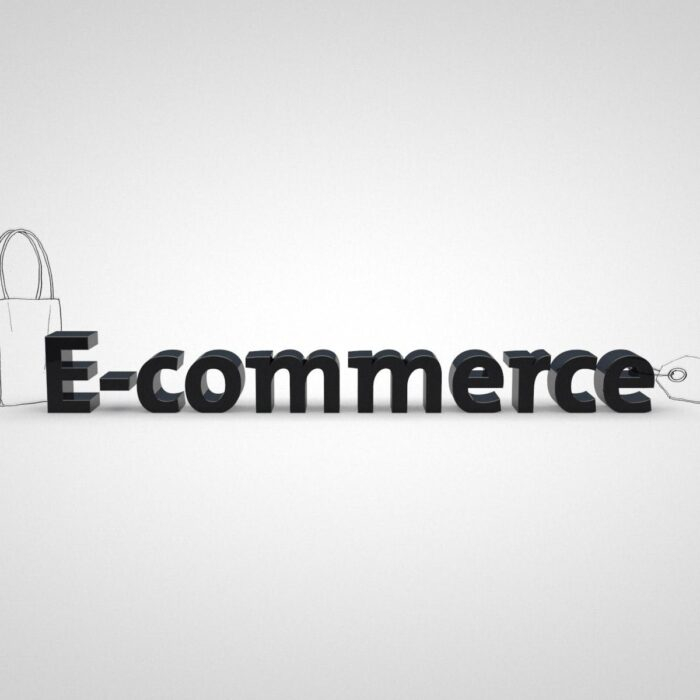 D rendering of the word "e-commerce" with a shopping bag and a tag attached to it on a white background.